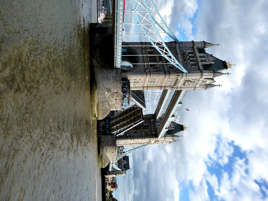 伦敦塔桥景观地标天空城市吸引力风景车辆旅游蓝色运输图片