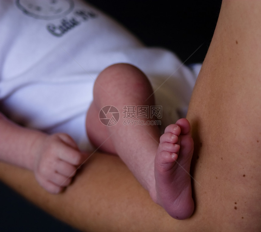 快乐的脚步指甲母亲安全母性妈妈新生女士脚趾孩子家庭图片