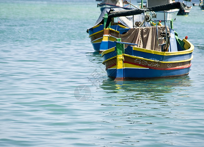 马耳他渔村旅行庇护所海洋港口假期场景医学蓝色渔船海岸背景图片