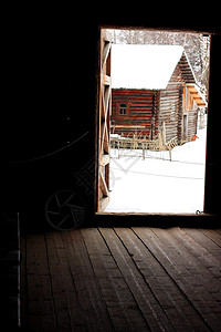 农民的小木屋传统的俄罗斯木木木屋背景