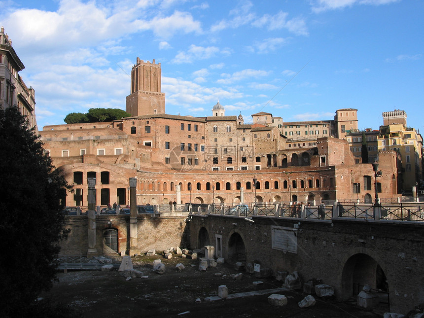 罗马的废墟太阳纪念碑地标柱子天空建筑旅游正方形晴天斗兽场图片