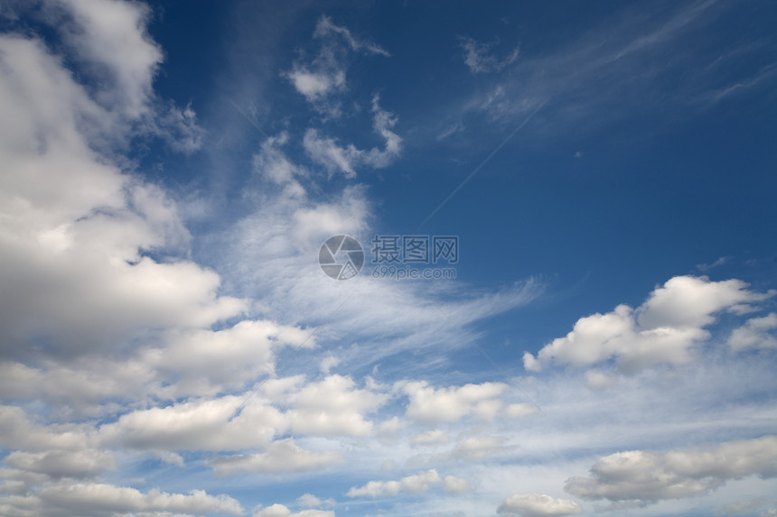 蓝云天空蓝色白色衰退景观日光阳光环境飞行图片