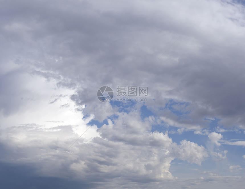 阴云的蓝色天空白色景观日光环境飞行衰退阳光图片