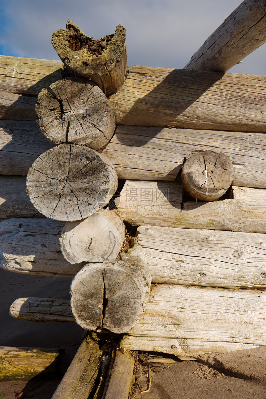旧木墙棕色材料圆圈同心树桩柴堆房子木头老化损害图片