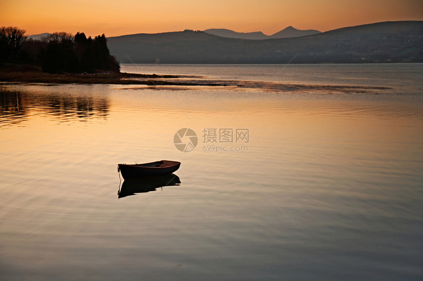 爱尔兰科克里肯马雷河日落风景山脉画报图片