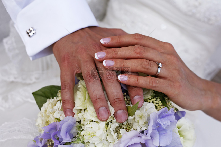 结婚戒指团结珠宝夫妻已婚金子女性花朵手指钻石男性图片