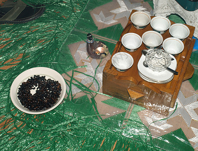 咖啡时间桌子派对杯子豆子装饰仪式背景图片