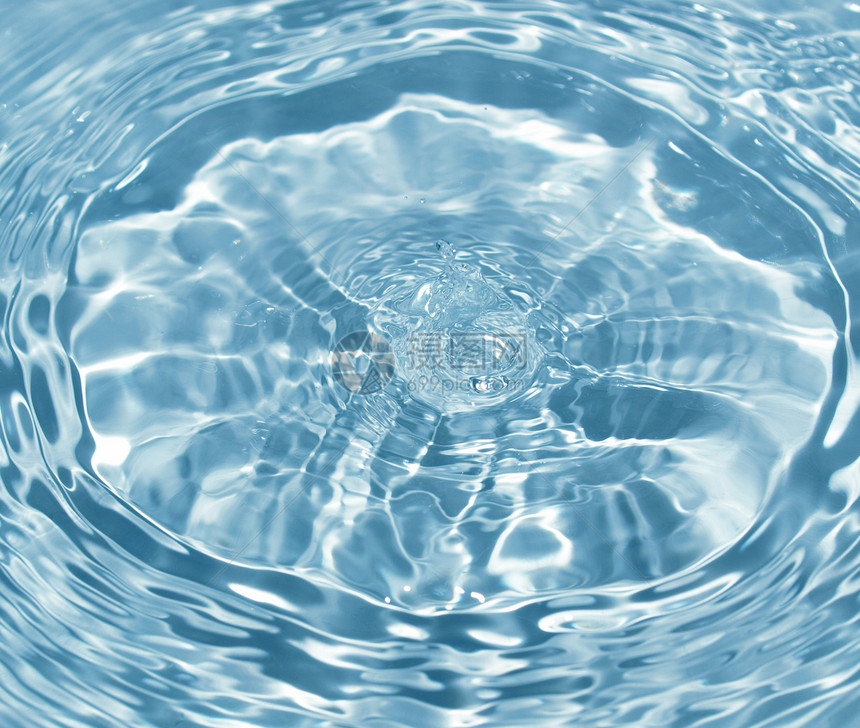 水滴温泉滴水蓝色波浪液体海洋宏观图片