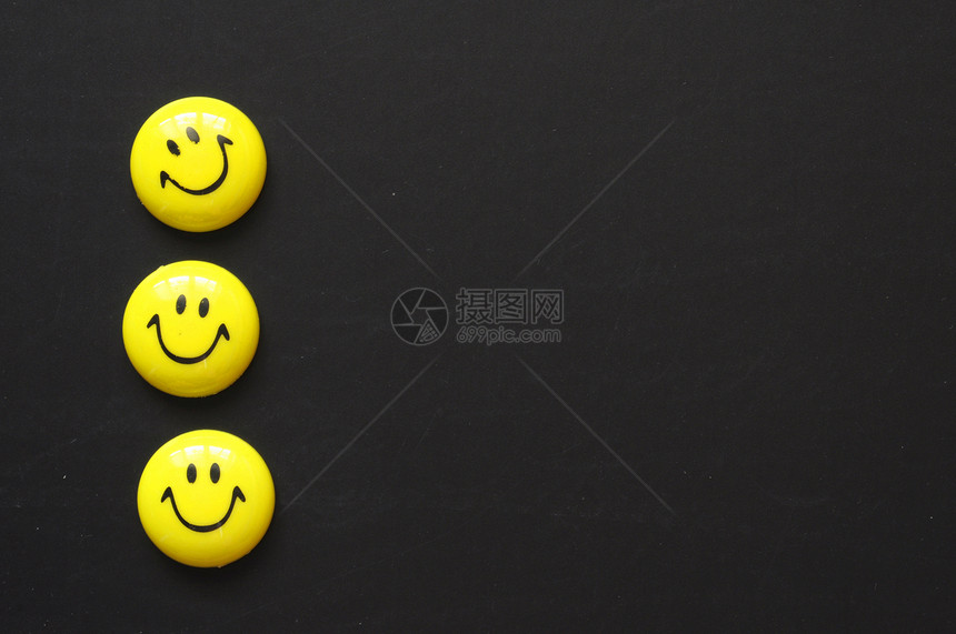 复制空间情感粉笔木板微笑笔记卡片笑脸空白黑色黄色图片