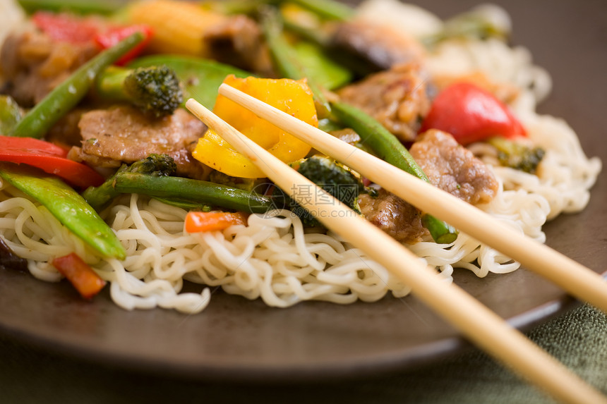 美味的 wok美食筷子烹饪维生素食物餐厅胡椒营养面条厨房图片