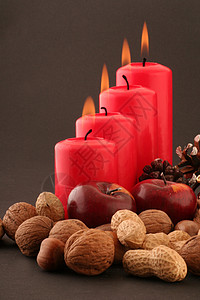 修道院食物坚果基督黑色蜡烛松果活动花生火焰红色背景图片