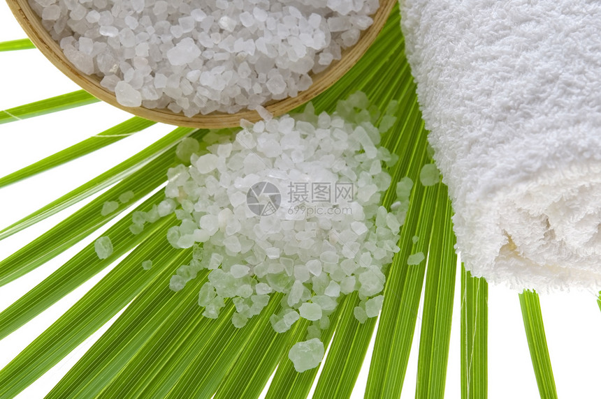 浴盐和棕榈叶洁净水晶花瓣身体治疗福利棕榈保健毛巾黏土图片