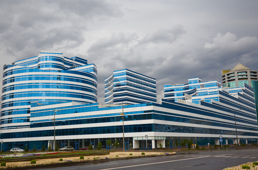 办公大楼玻璃天空蓝色反射图片