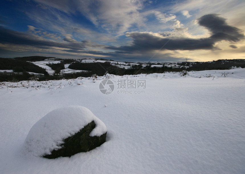 达特摩尔上下雪的摇篮图片