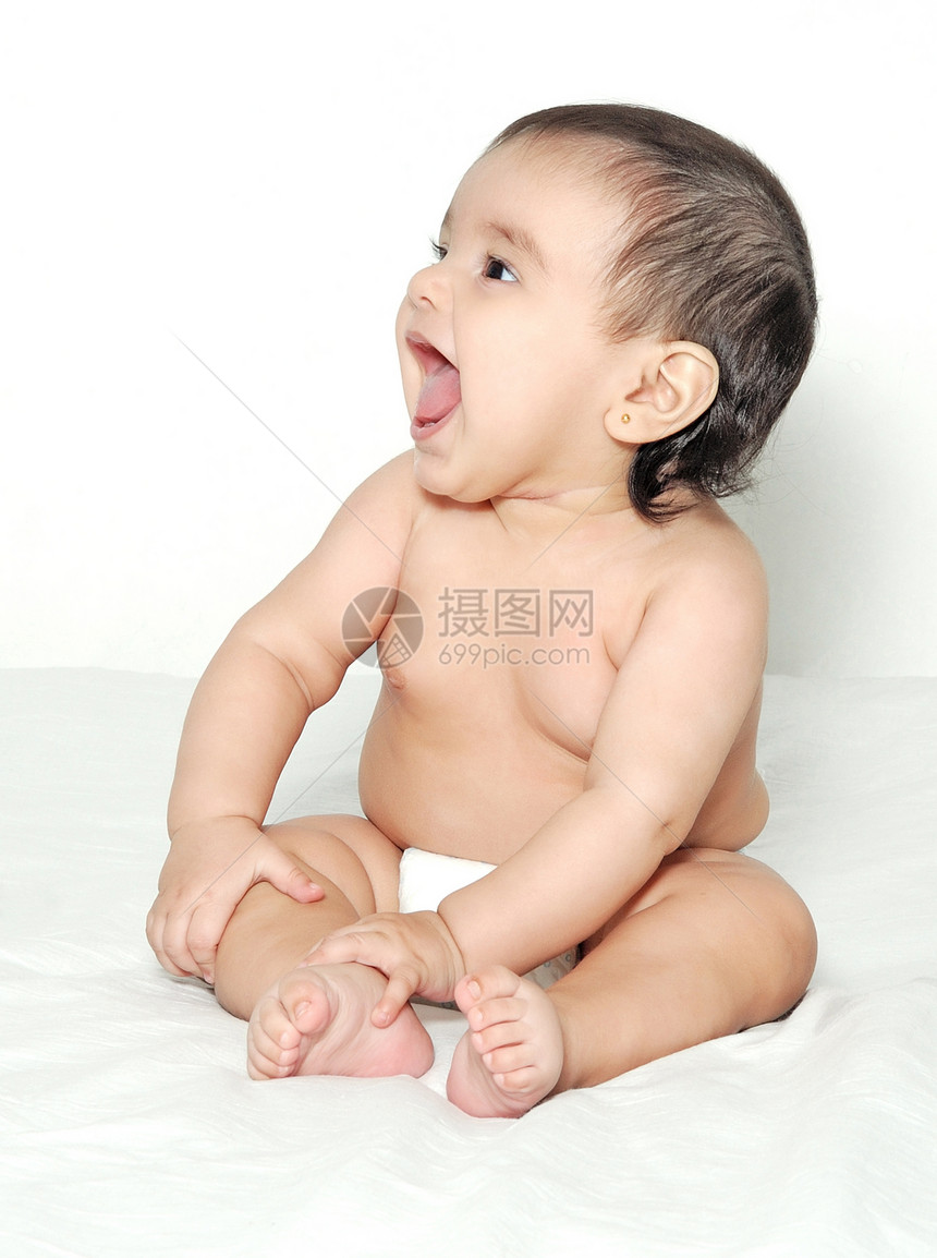 6个月婴儿 背景浅薄的身体儿童女孩脚趾几个月快乐生活童年安全图片