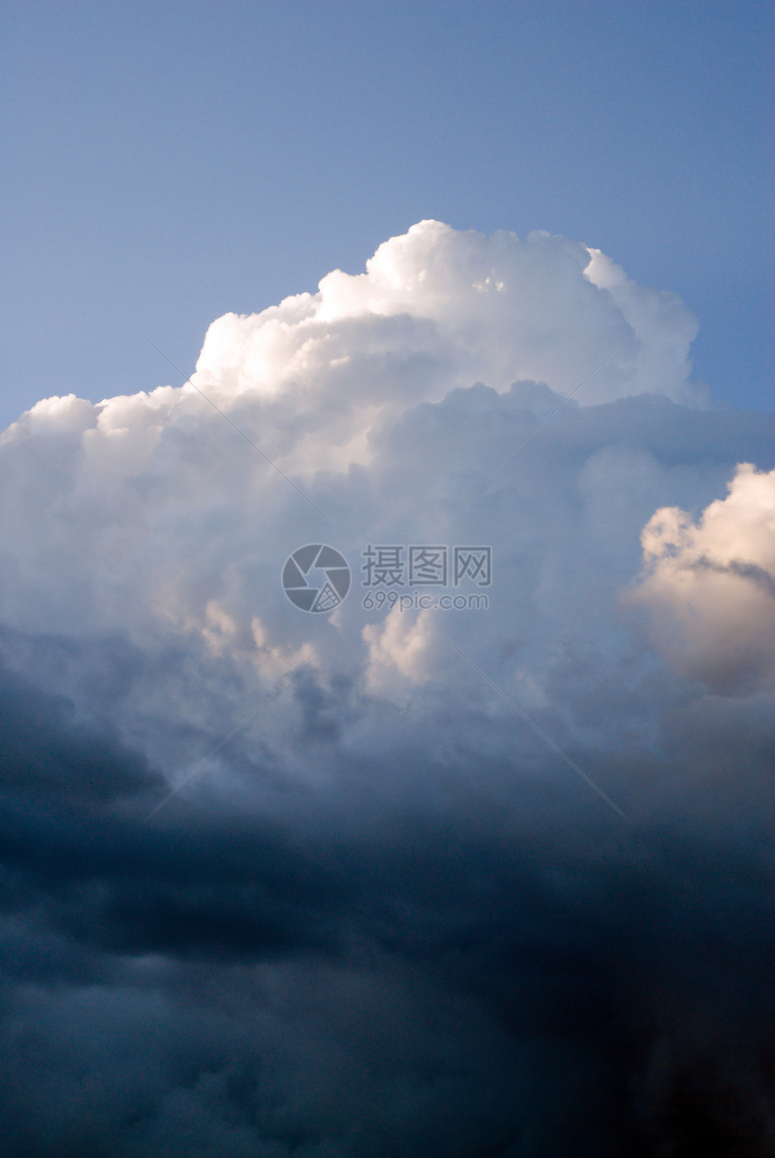 云层戏剧性天际天气天空气象多云场景云景风暴暴风云图片