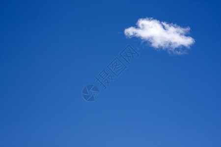 单白云背景图片