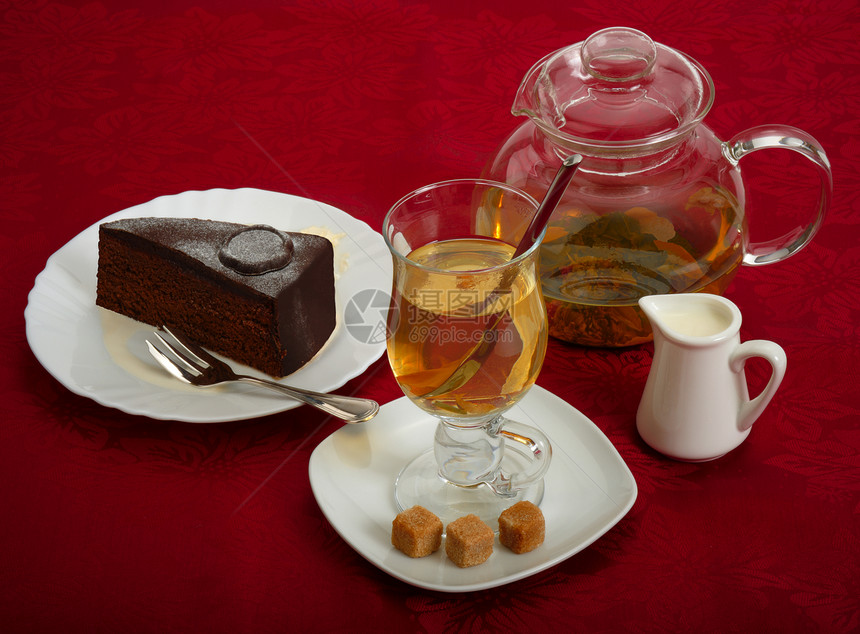 金姜茶液体奶油玻璃勺子草本植物静物桌布蛋糕插头巧克力图片
