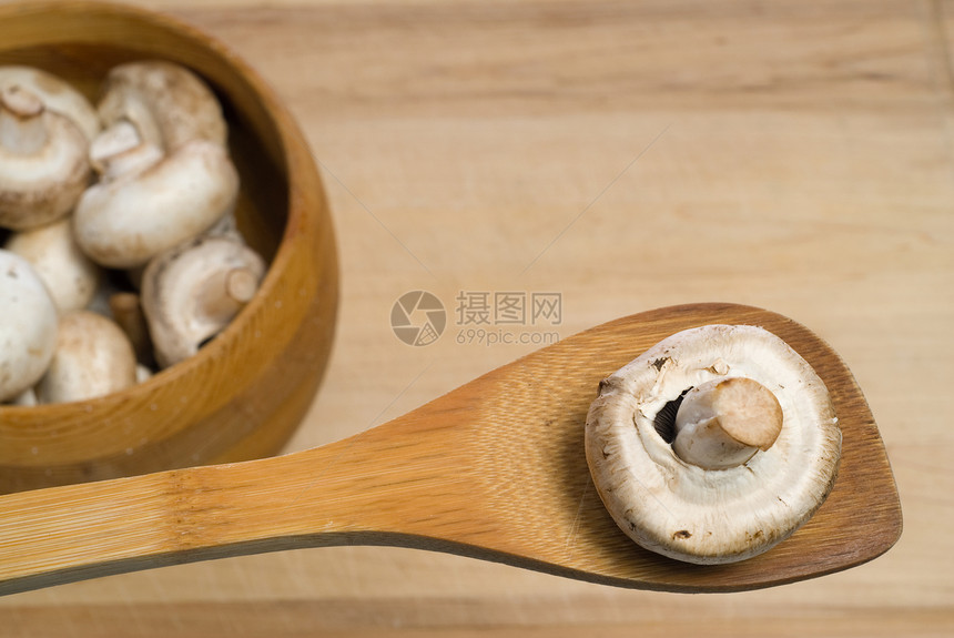 蘑菇产品饮食按钮木板营养白色食物健康木头图片
