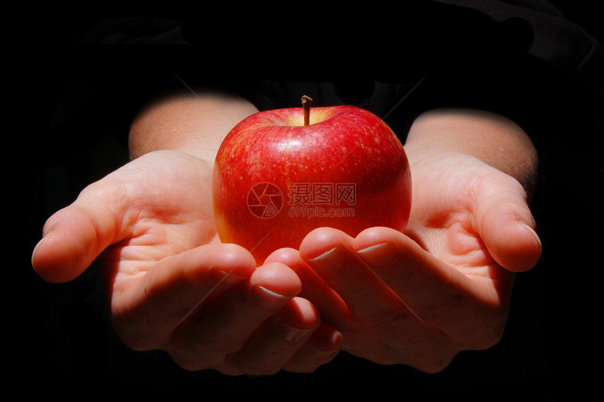 手与苹果水果创造力饮食小吃青年营养食物女士健康黑色图片