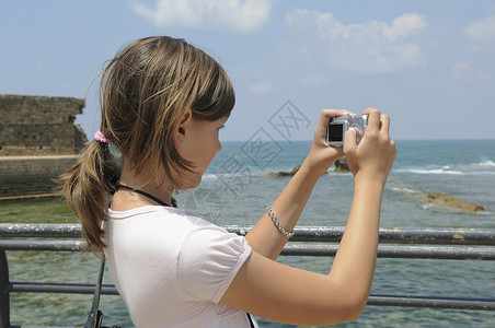 青年摄影师地平线拇指女性手指摄影蓝色活动闲暇背景图片