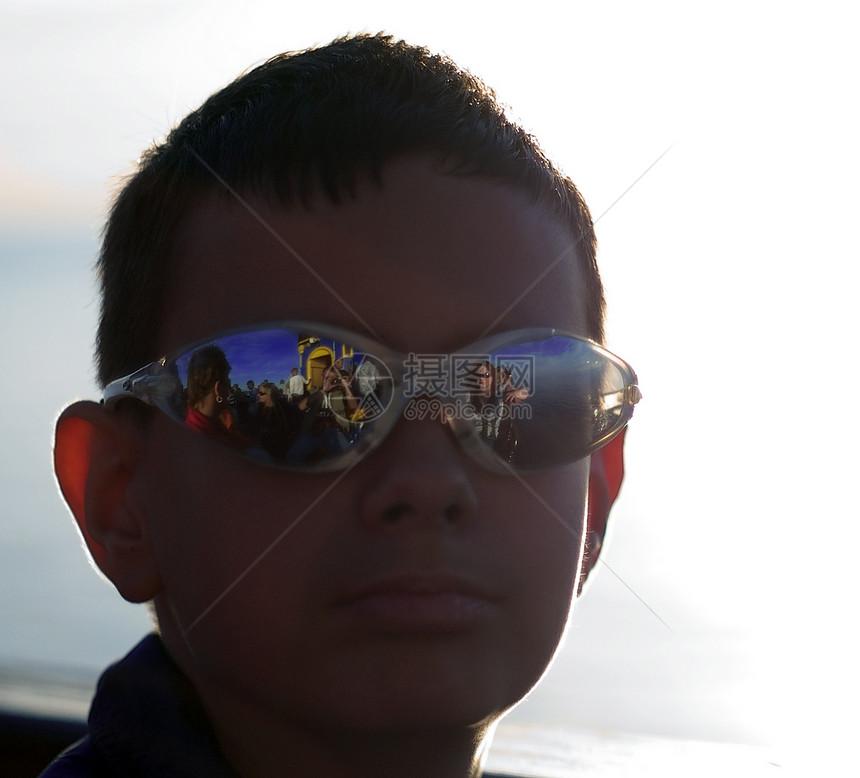 戴墨镜的男孩男生乐趣眼睛太阳孩子们太阳镜假期眼镜图片
