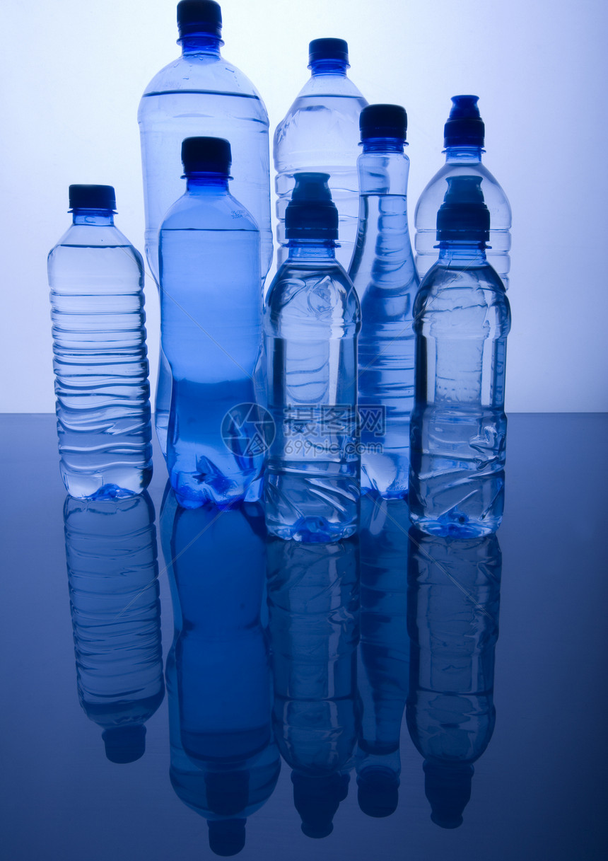 矿泉水瓶保健水壶医疗医学蓝色瓶子杯子矿物生活方式玻璃图片