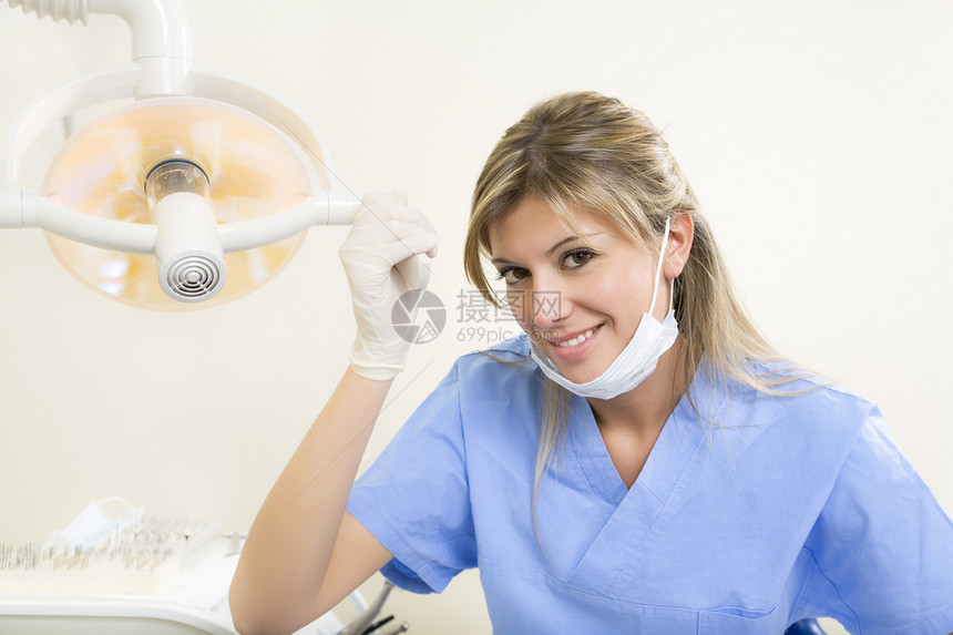 牙医办公室金发女性手术快乐医生女人考试保健口腔图片
