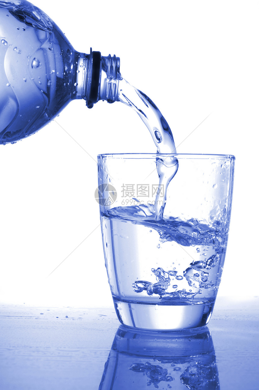 饮食物和饮料飞溅食物生活白色健康蓝色瓶子立方体图片