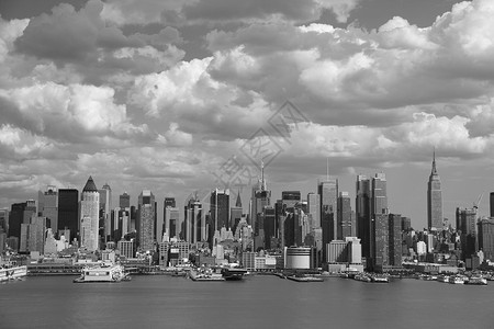 白色下摩天大楼纽约市天际     黑白商业帝国旅行球衣旅游白色摩天大楼假期城市黑色背景