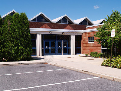 学校的外部入口处背景图片