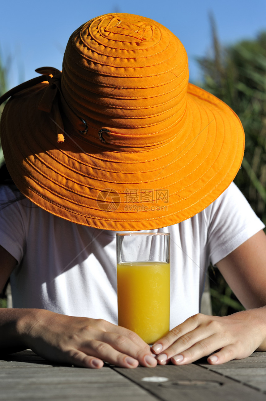 新鲜果汁快乐女士饮食女孩玻璃橙子头发水果图片