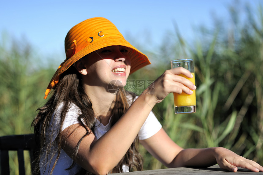 新鲜果汁饮食橙子女士水果玻璃女孩快乐头发图片