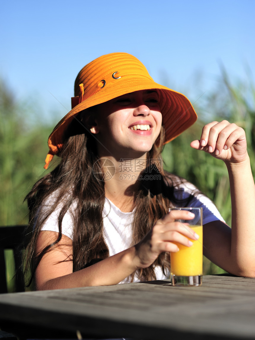 新鲜果汁女孩水果头发饮食橙子快乐玻璃女士图片