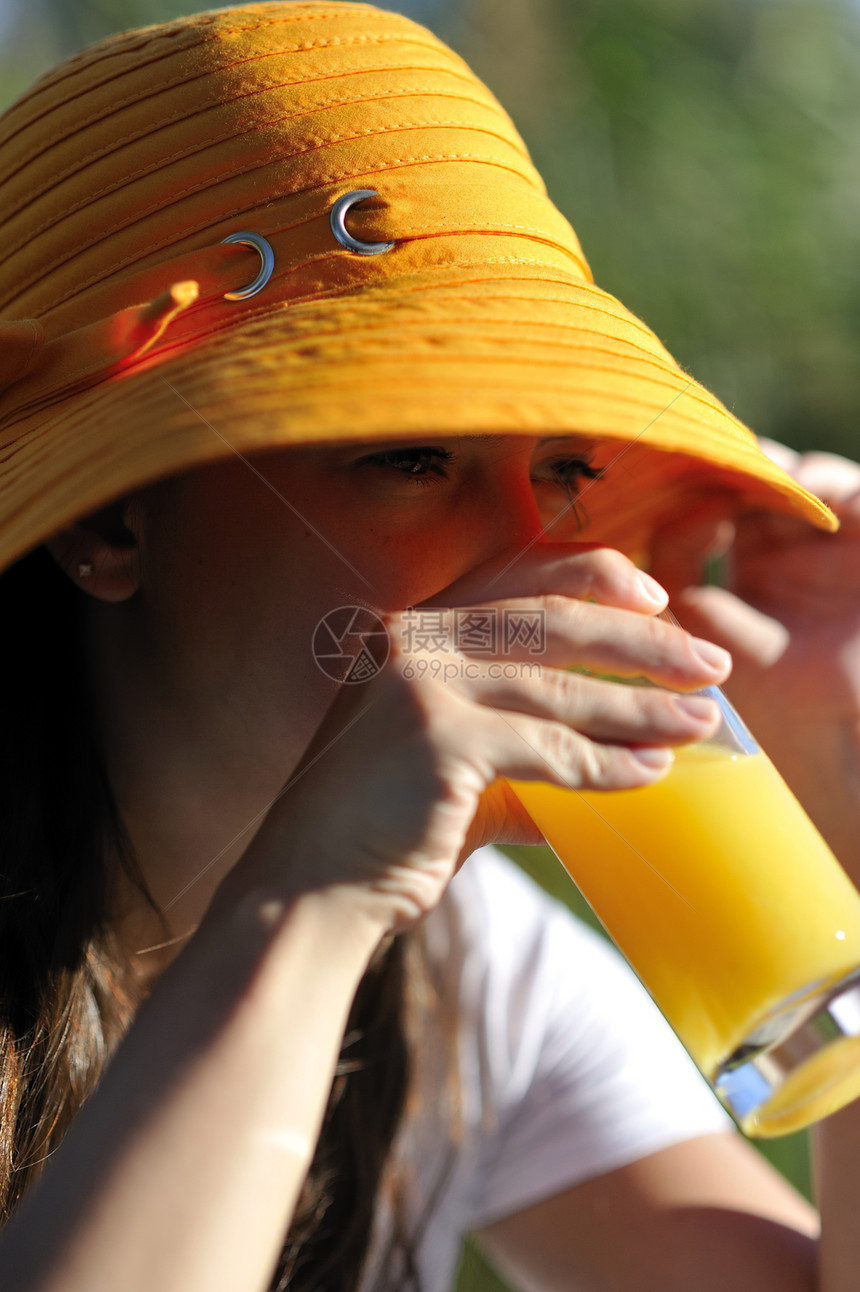 新鲜果汁橙子快乐饮食女孩女士玻璃水果头发图片