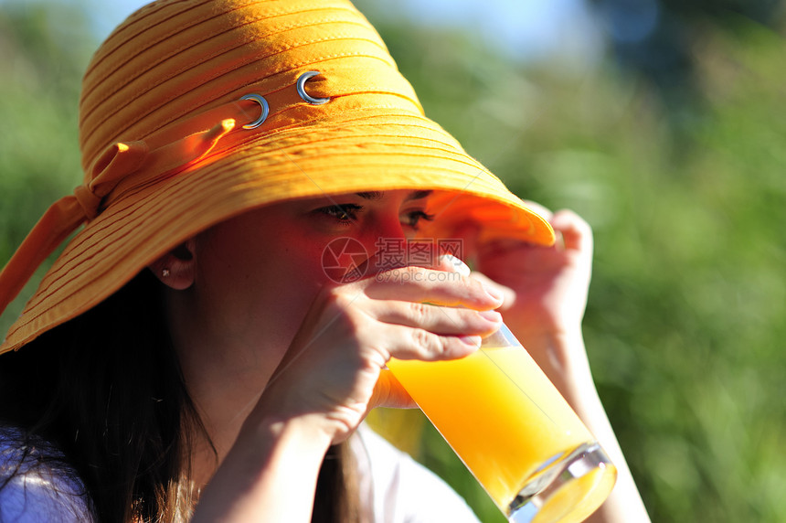 新鲜果汁头发饮食玻璃女孩女士水果橙子快乐图片