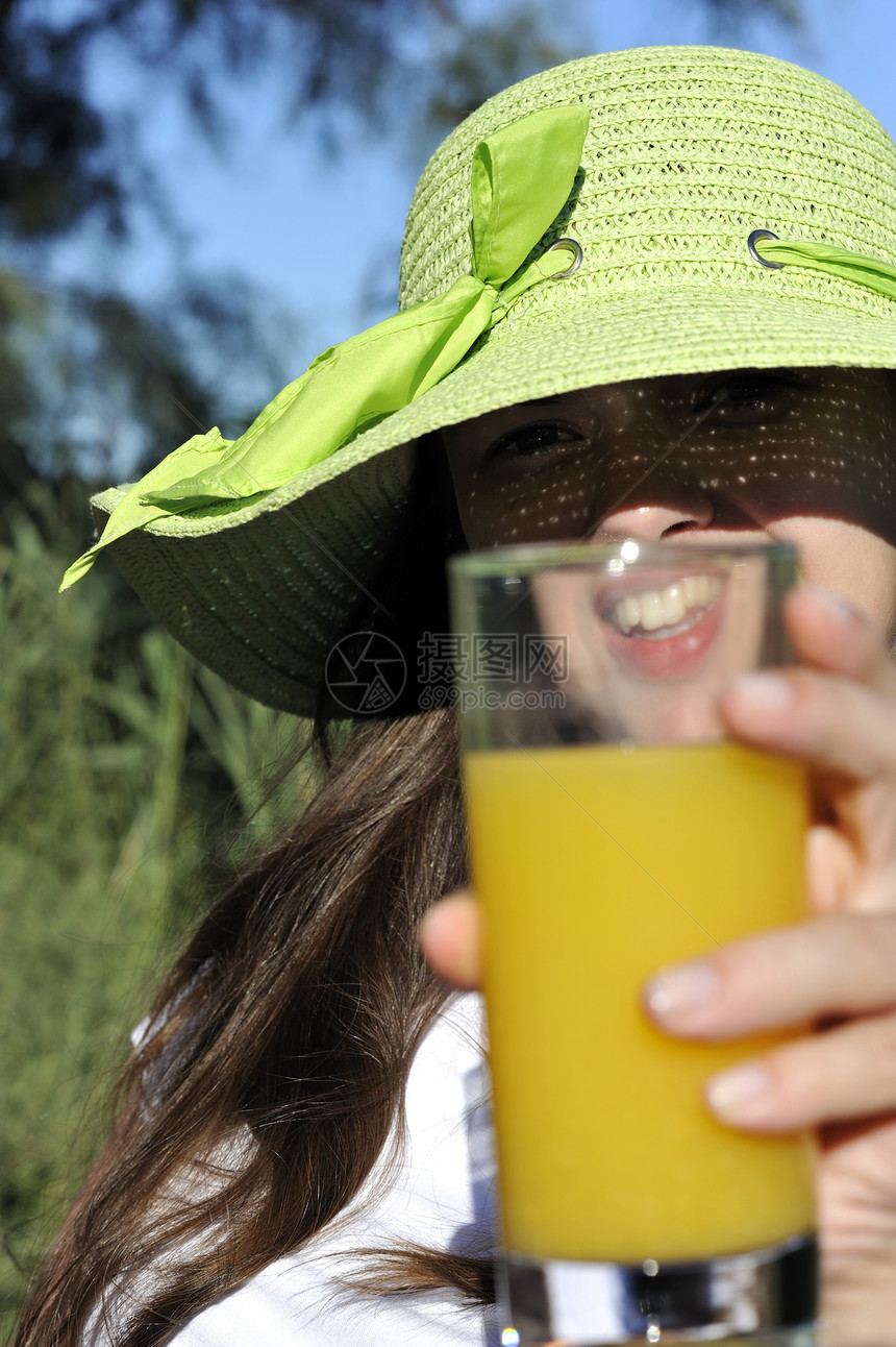 新鲜果汁饮食快乐女孩头发玻璃女士橙子水果图片