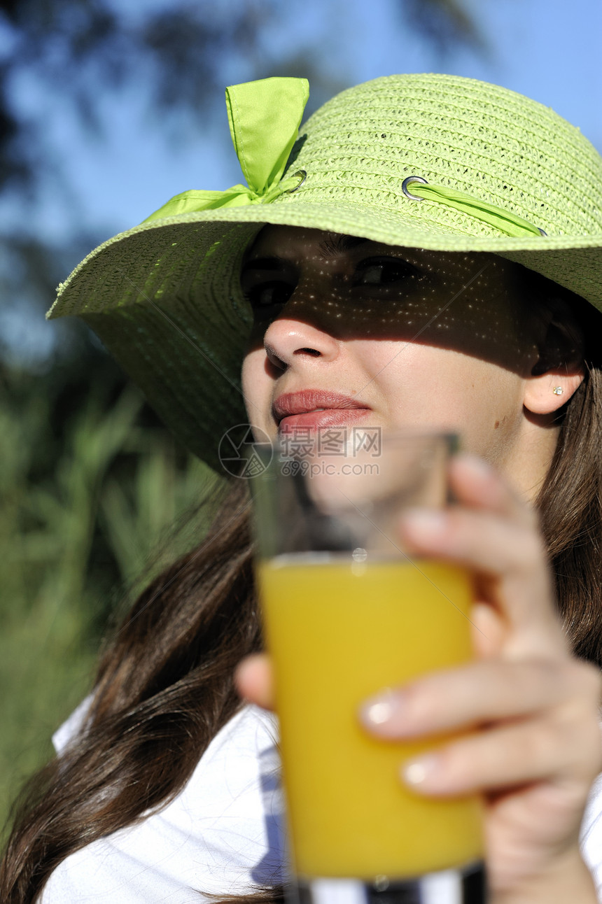 新鲜果汁玻璃头发女士饮食水果快乐女孩橙子图片