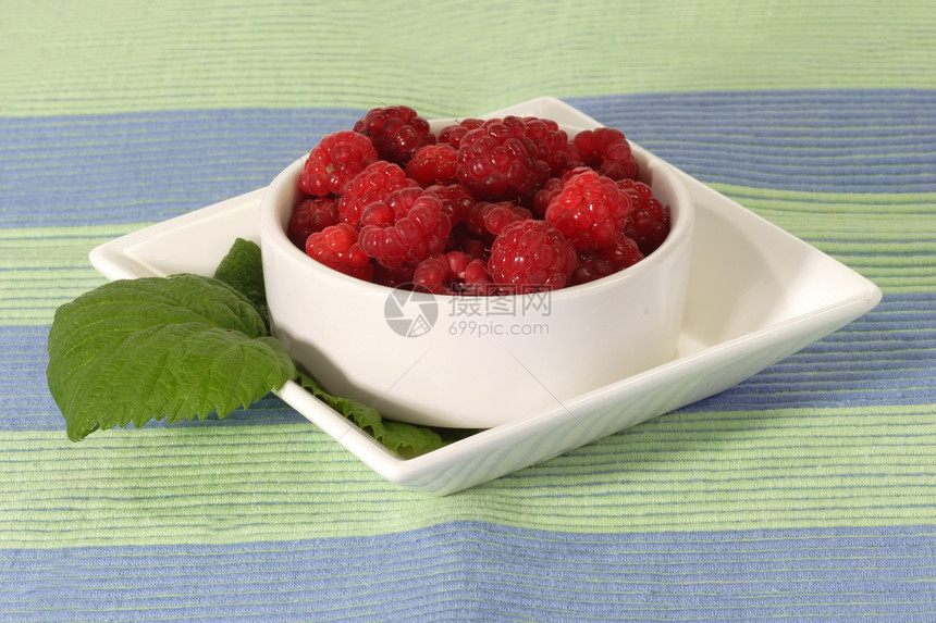林草莓碗图片