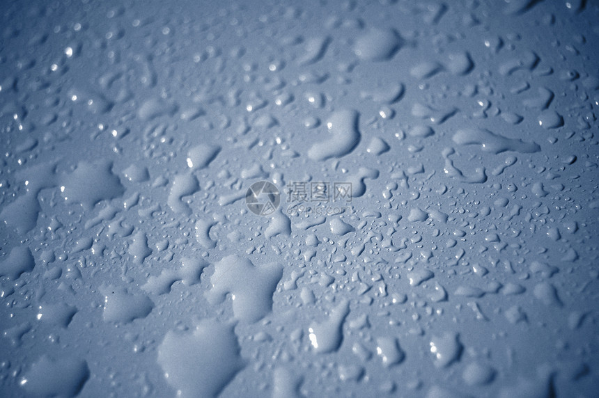 金属表面的水滴飞沫雨滴宏观气泡墙纸下雨合金火花汽车雨水图片