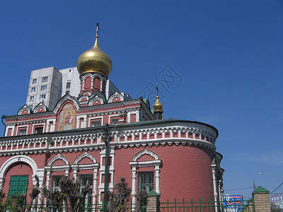 红教堂格子建筑建筑学晴天蓝色天空城市房子宗教首都背景图片