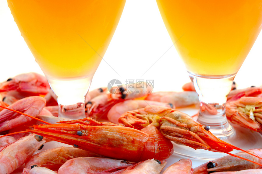 啤酒和虾虾白色棕色泡沫海洋红色产品橙子海鲜美味熟食图片
