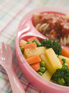 面食和番茄酱及混合蔬菜类高清图片