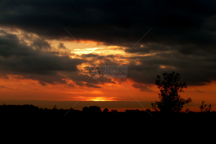 斯温顿日落天空植物群景观多云气氛日出国家阳光黑色剪影图片