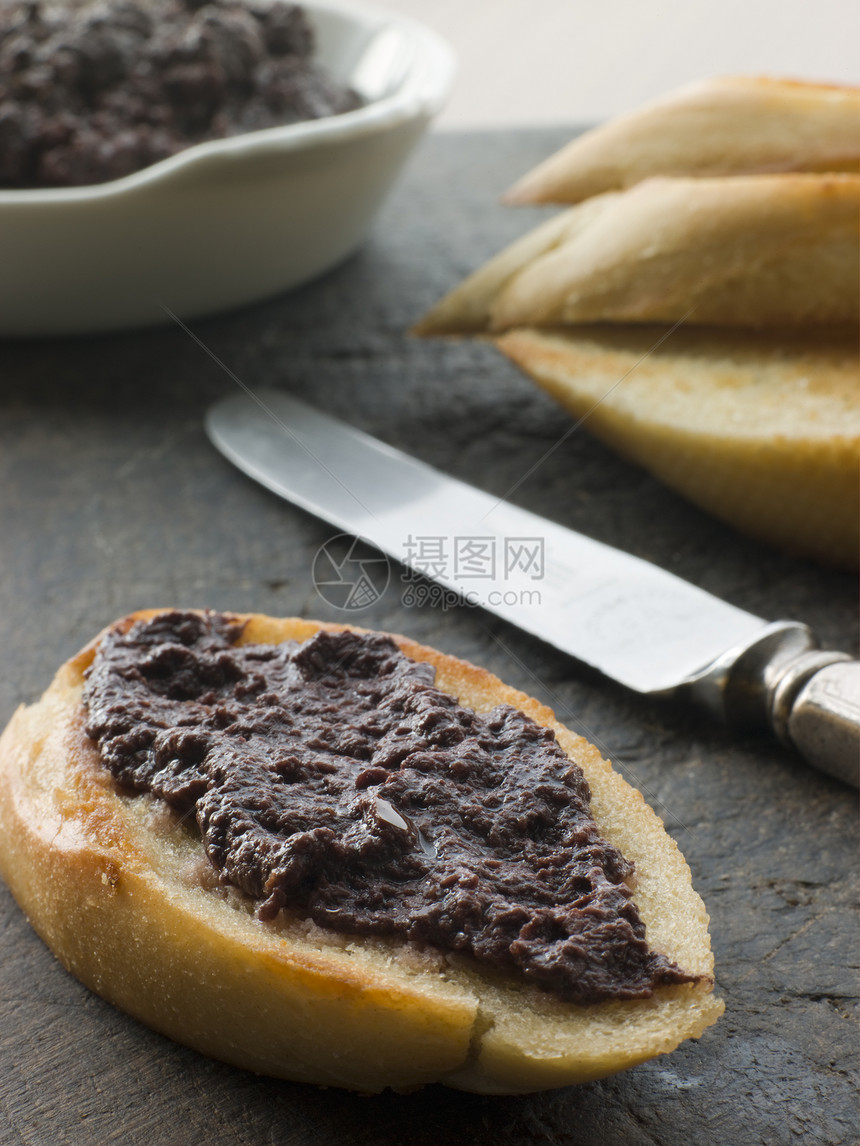 黑橄榄塔佩纳德 加烤面包面包美食餐具用具砧板蔬菜野餐点差食物刀具鳀鱼图片