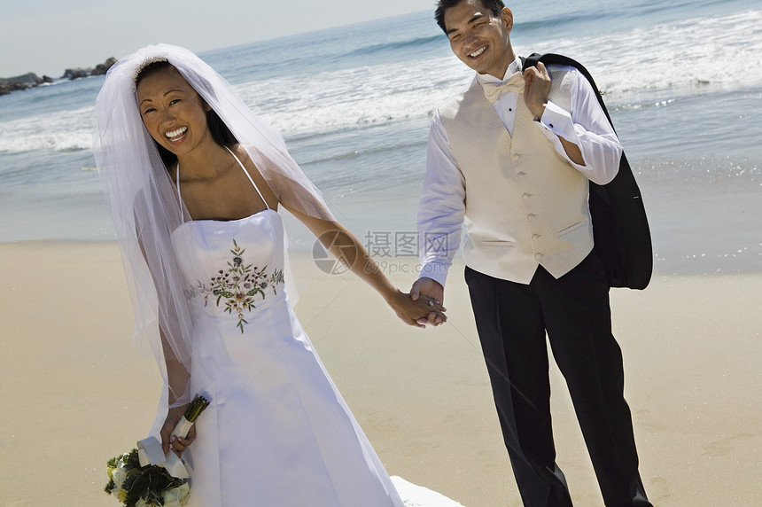 海滩上的眉毛和新娘图片