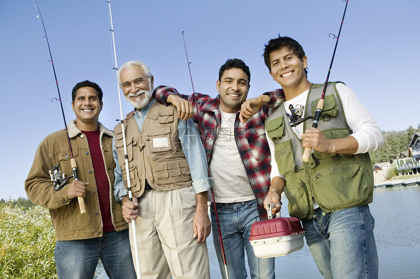 家庭探亲旅行兄弟渔民垂钓者爸爸们眼神伴侣爸爸钓竿钓鱼时间图片
