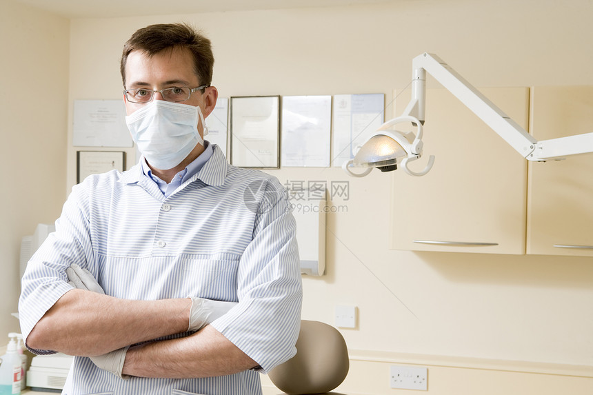戴面罩的检查室牙医女士微笑相机牙科牙齿卫生保健男人手术工作图片
