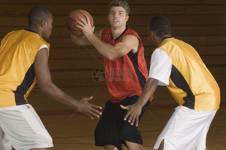篮球比赛成年人运动员守护黑人竞争竞赛篮球场种族非裔挑战性图片