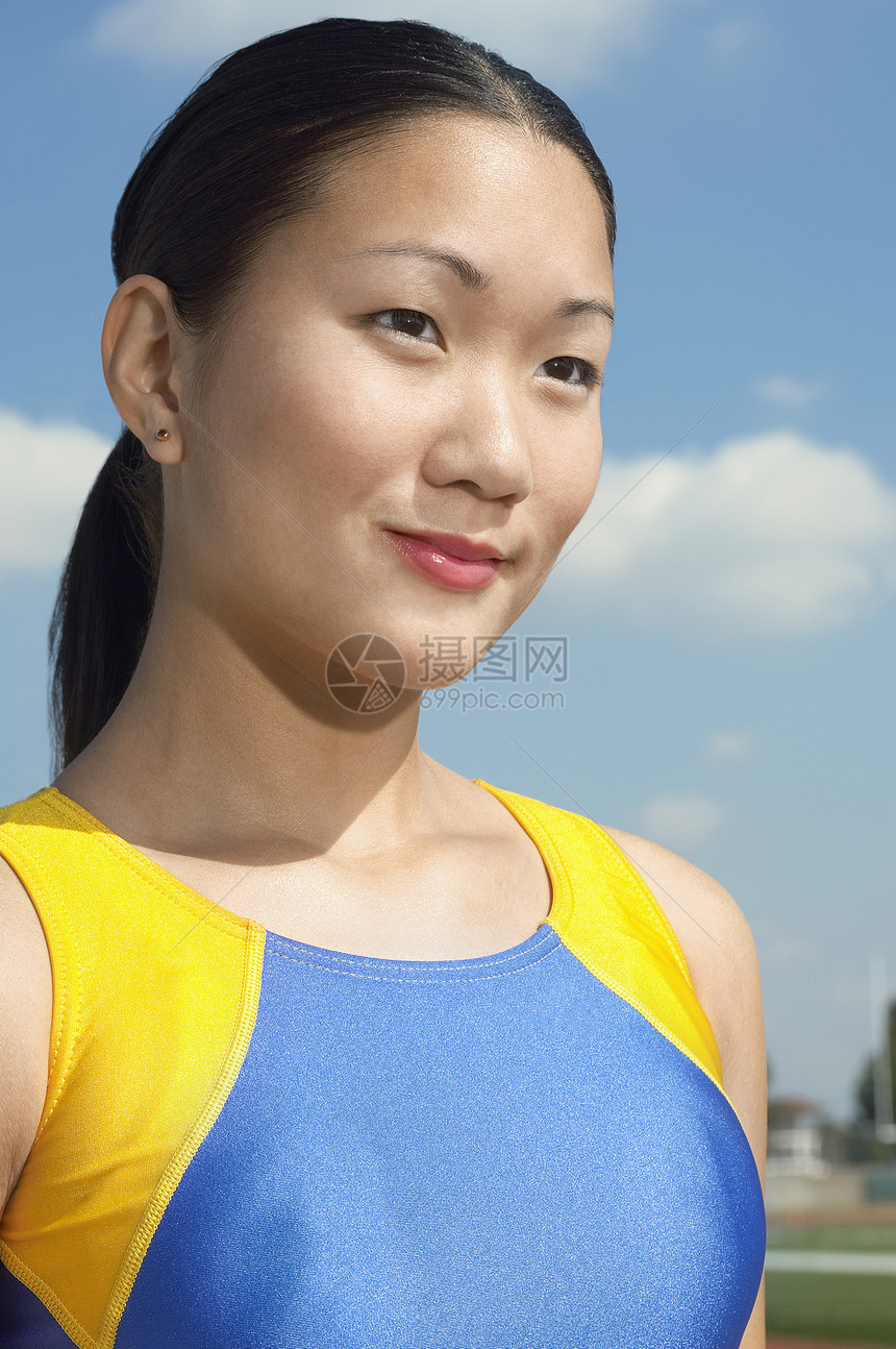 音轨运动员运动成年人中年人女子年轻人肖像头部田径女性肩膀图片
